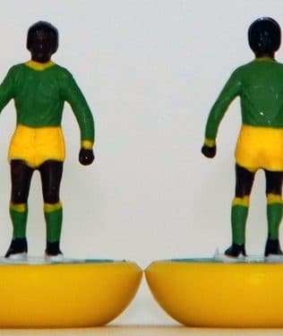 Zaire - Team + 2 substitutes and spare keeper (SAME KIT OF THE RODDED KEEPER) in COLORED REPLICA SUBBUTEO BOX (on the cover name, figure and logo of the contained team)