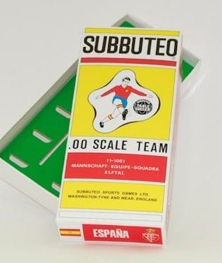 Spain - With 10 slots and short keeper rod (for Subbuteo goalkeepers) tray