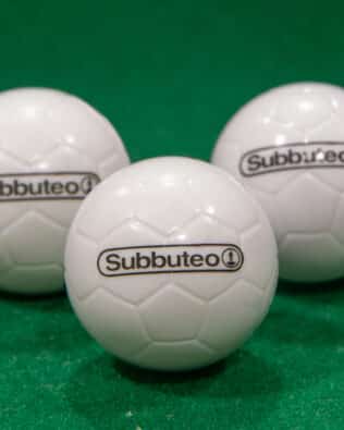 3 white SUBBUTEO balls