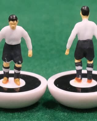 Tottenham 1921 FA Cup Finalist - Team+2 substitutes and a spare goalkeeper in SUBBUTEO REPLICA COLORED BOX (name, logo and figure of the team on the cover)