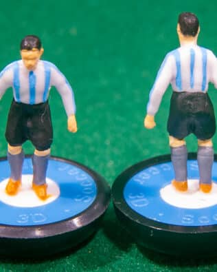 Argentina World Cup 1962 - Team + 2 substitutes and spare keeper (SAME KIT OF THE RODDED KEEPER) in COLORED REPLICA SUBBUTEO BOX (on the cover name, figure and logo of the contained team)