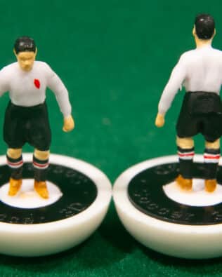 Austria World Cup 1958 - Team + 2 substitutes and spare keeper (SAME KIT OF THE RODDED KEEPER) in Soccer3D BOX