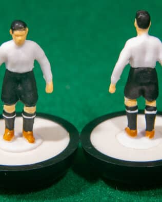 Bolivia World Cup 1950 - Team + 2 substitutes and spare keeper (SAME KIT OF THE RODDED KEEPER) in SUBBUTEO REPLICA GREEN BOX from the 70s