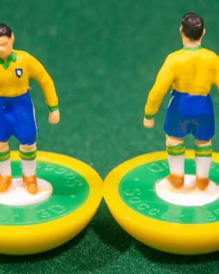 Brazil World Cup 1962 - Team + 2 substitutes and spare keeper (SAME KIT OF THE RODDED KEEPER) in COLORED REPLICA SUBBUTEO BOX (on the cover name, figure and logo of the contained team)
