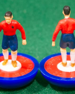 Chile World Cup 1962 - Team + 2 substitutes and spare keeper (SAME KIT OF THE RODDED KEEPER) in SUBBUTEO REPLICA GREEN BOX from the 70s