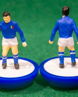Italy World Cup 1966 - Team + 2 substitutes and spare keeper (SAME KIT OF THE RODDED KEEPER) in SUBBUTEO REPLICA GREEN BOX from the 70s