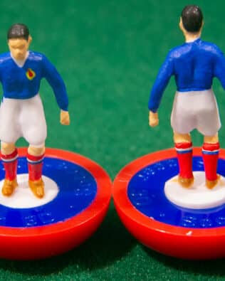 Yugoslavia World Cup 1958 - Team + 2 substitutes and spare keeper (SAME KIT OF THE RODDED KEEPER) in COLORED REPLICA SUBBUTEO BOX (on the cover name, figure and logo of the contained team)