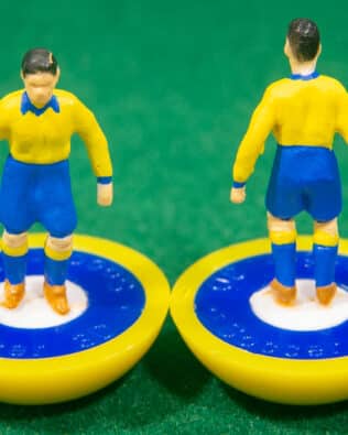 Sweden World Cup 1958 - Team + 2 substitutes and spare keeper (SAME KIT OF THE RODDED KEEPER) in COLORED REPLICA SUBBUTEO BOX (on the cover name, figure and logo of the contained team)