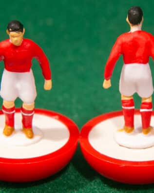 Soviet Union (USSR) World Cup 1962 - Team + 2 substitutes and spare keeper (SAME KIT OF THE RODDED KEEPER) in COLORED REPLICA SUBBUTEO BOX (on the cover name, figure and logo of the contained team)