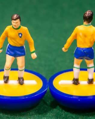 Brazil World Cup 1982 - Team + 2 substitutes and spare keeper (SAME KIT OF THE RODDED KEEPER) in COLORED REPLICA SUBBUTEO BOX (on the cover name, figure and logo of the contained team)