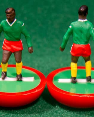 Cameroon World Cup 1990 - Team + 2 substitutes and spare keeper (SAME KIT OF THE RODDED KEEPER) in SUBBUTEO REPLICA GREEN BOX from the 70s
