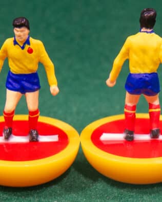 Colombia World Cup 1994 - Team + 2 substitutes and spare keeper (SAME KIT OF THE RODDED KEEPER) in COLORED REPLICA SUBBUTEO BOX (on the cover name, figure and logo of the contained team)