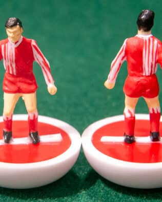Denmark World Cup 1986 - Team + 2 substitutes and spare keeper (SAME KIT OF THE RODDED KEEPER) in COLORED REPLICA SUBBUTEO BOX (on the cover name, figure and logo of the contained team)