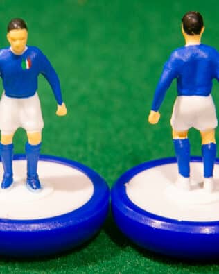 Italy World Cup 2002 - Team + 2 substitutes and spare keeper (SAME KIT OF THE RODDED KEEPER) in SUBBUTEO REPLICA GREEN BOX from the 70s