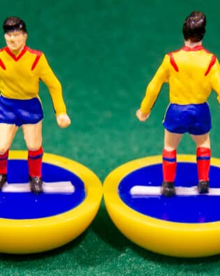 Romania World Cup 1990 - Team + 2 substitutes and spare keeper (SAME KIT OF THE RODDED KEEPER) in COLORED REPLICA SUBBUTEO BOX (on the cover name, figure and logo of the contained team)